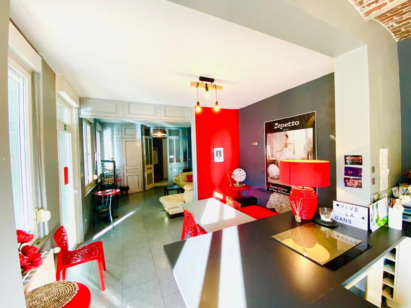 Salle 60 m² parquet bois